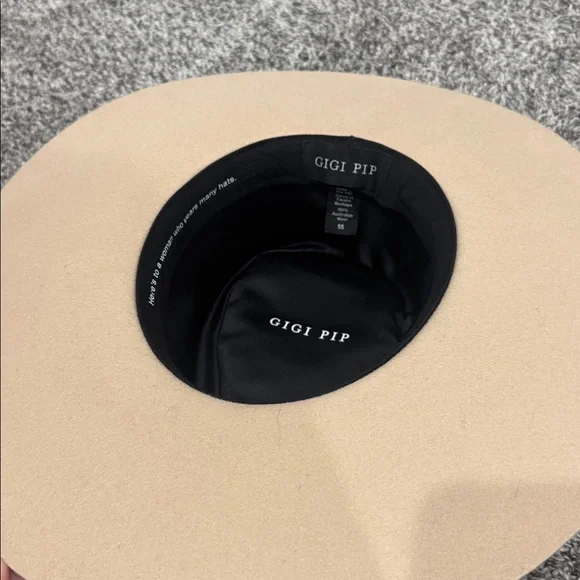 New Gigi Pip DAKOTA TRIANGLE CROWN HAT - CREAM BLEMISHED - Picture 7 of 7